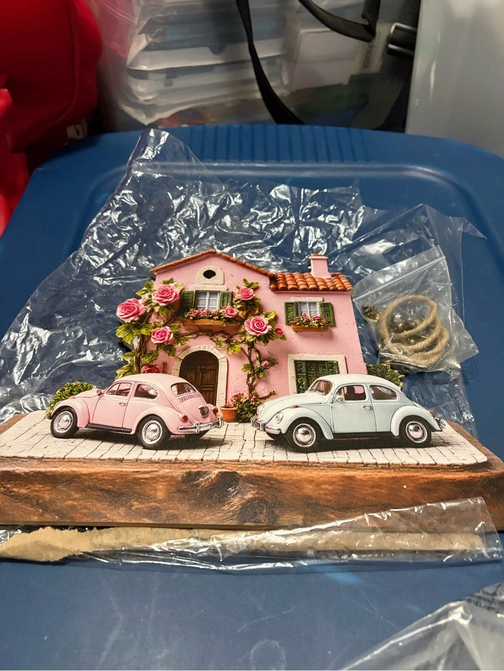 Pink Vintage House & Cars Decorative Figurine - Home Party Accent 3 D key home